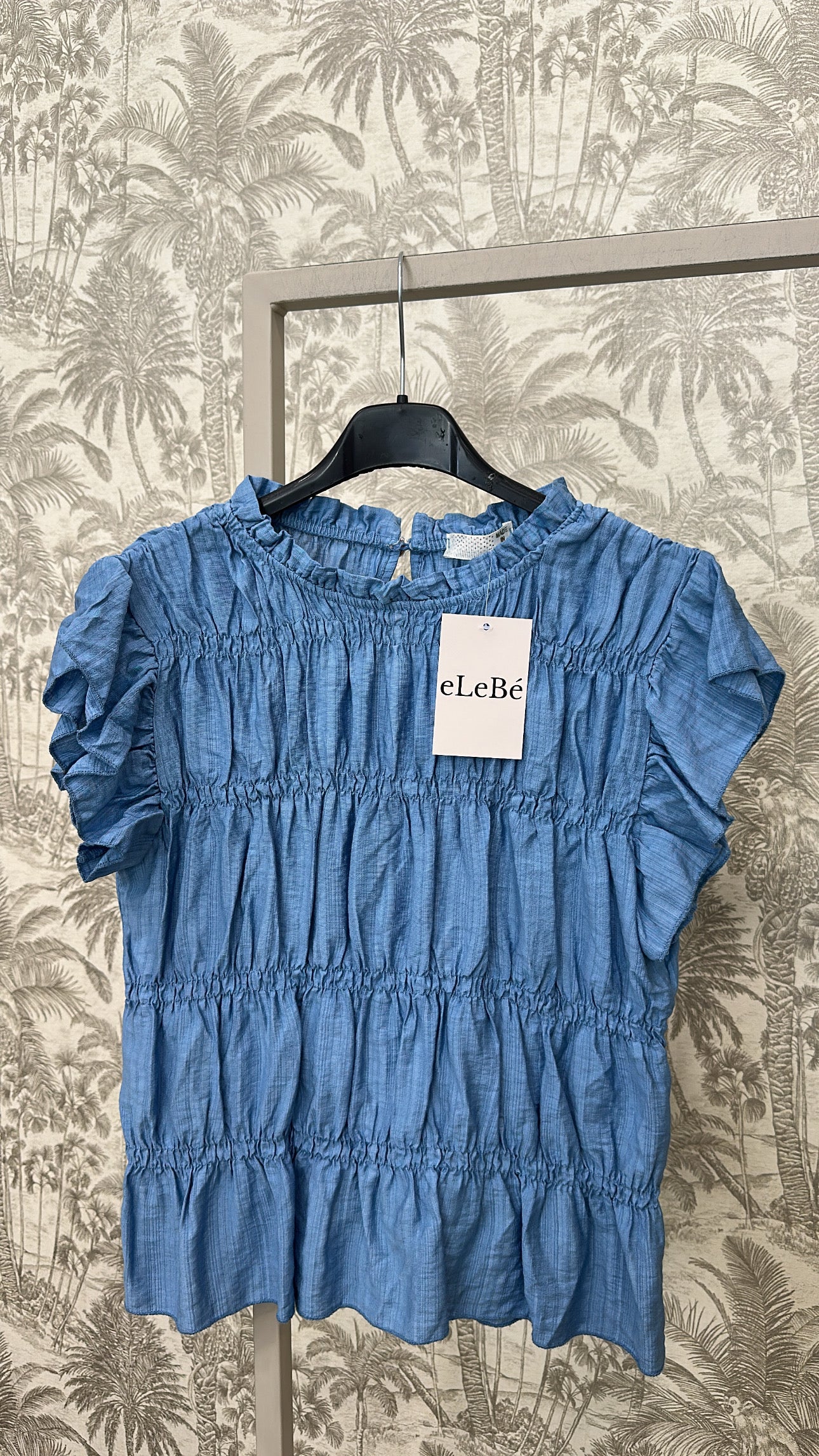 5737093