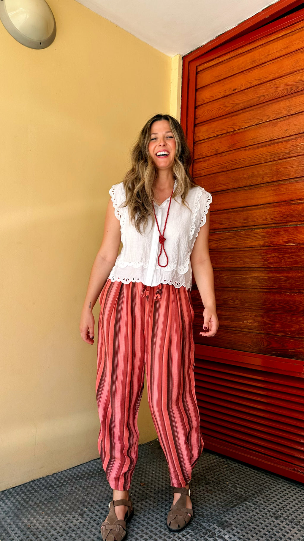 PANTALÓN BOMBACHO RAYAS BOTON BAJO