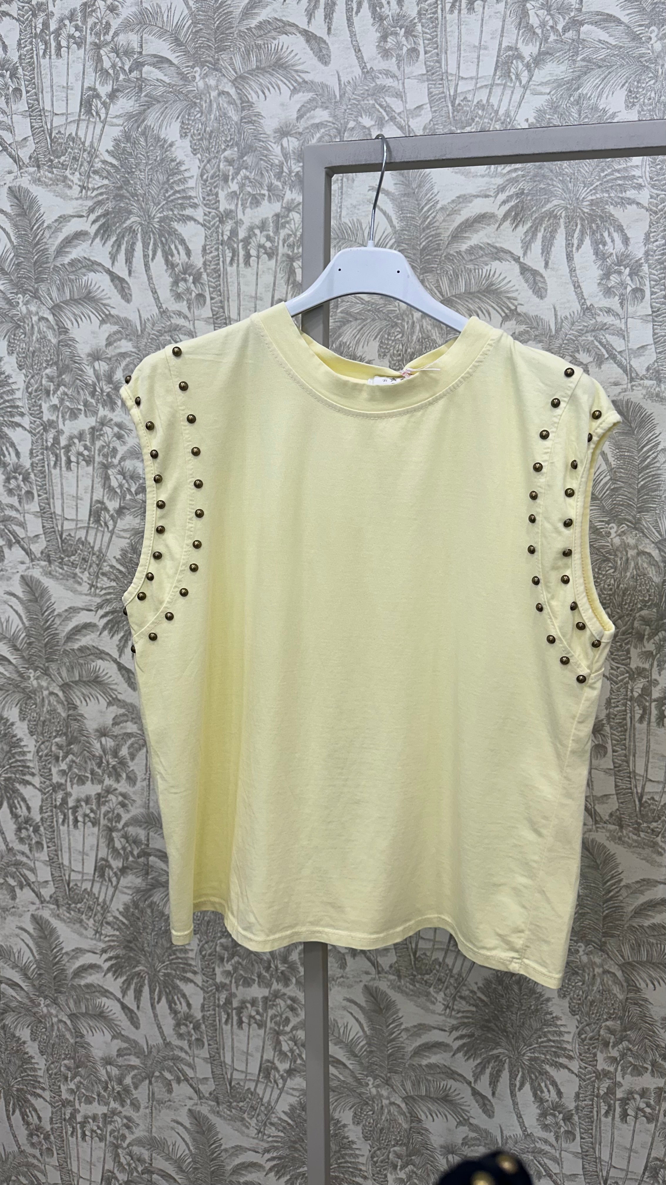 CAMISETA TACHUELAS SISA