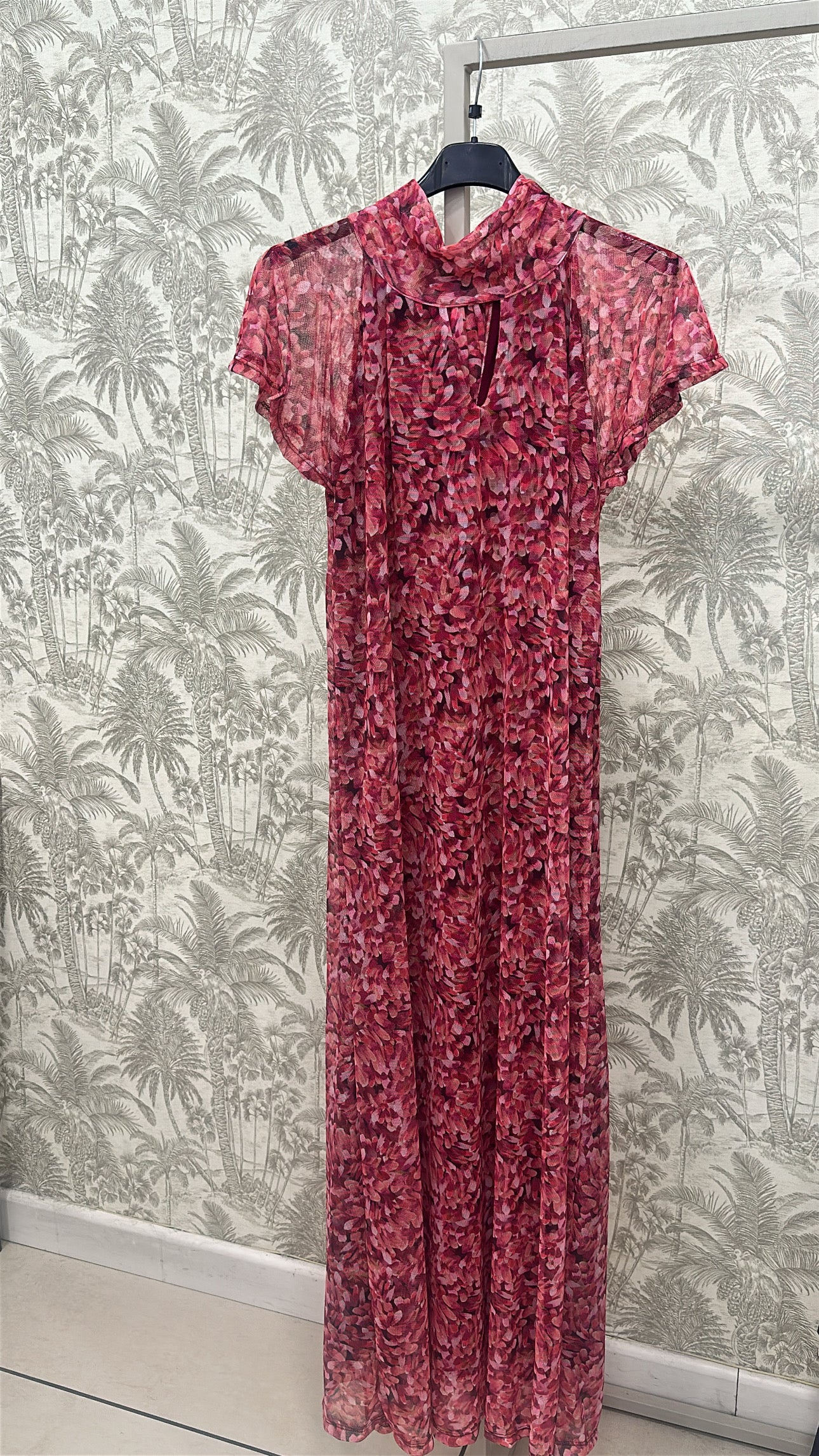 5748106