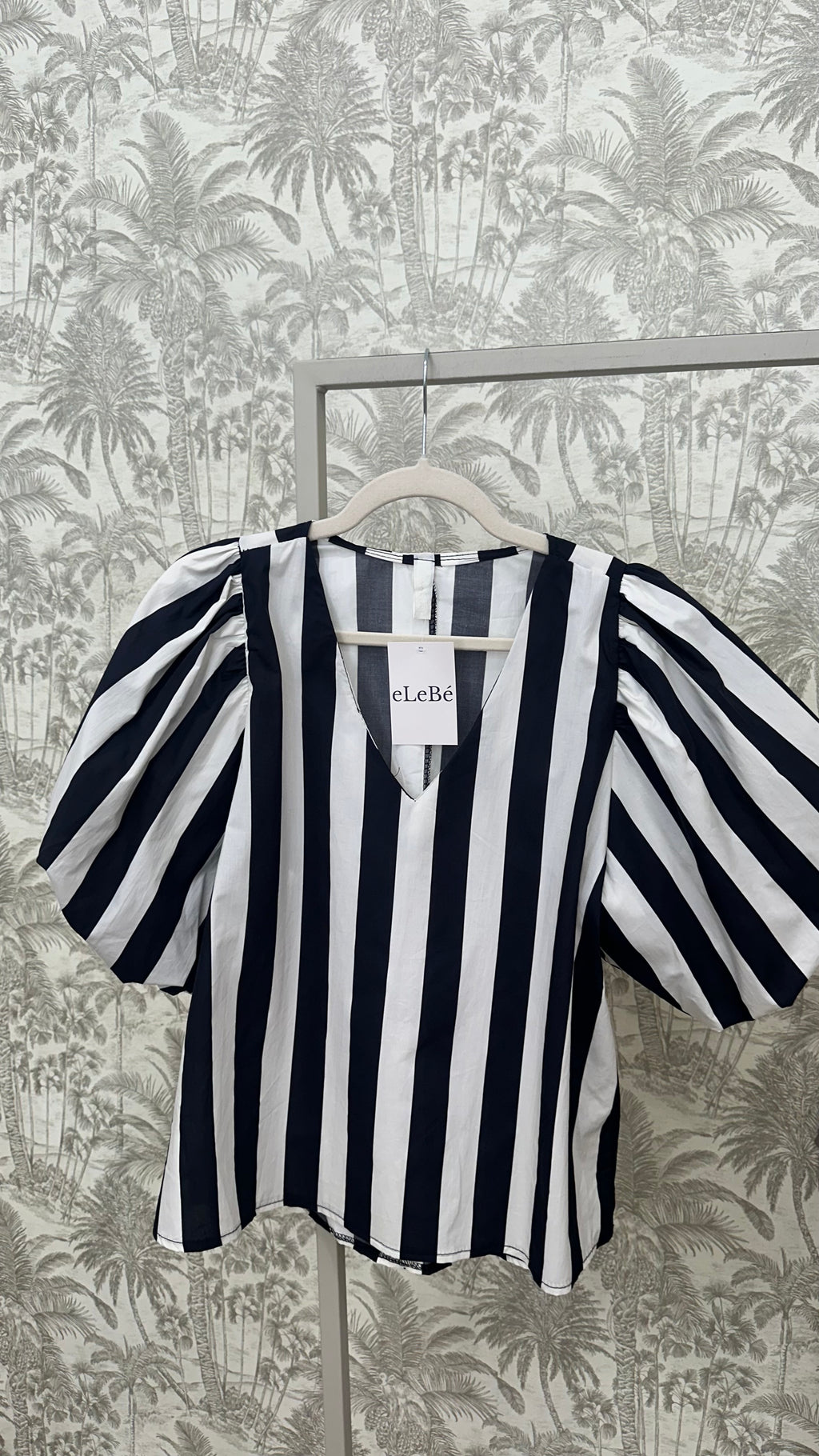 5641739