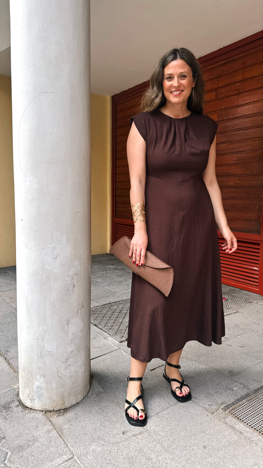 VESTIDO BÁSICO NUDO FRONTAL ESCOTE