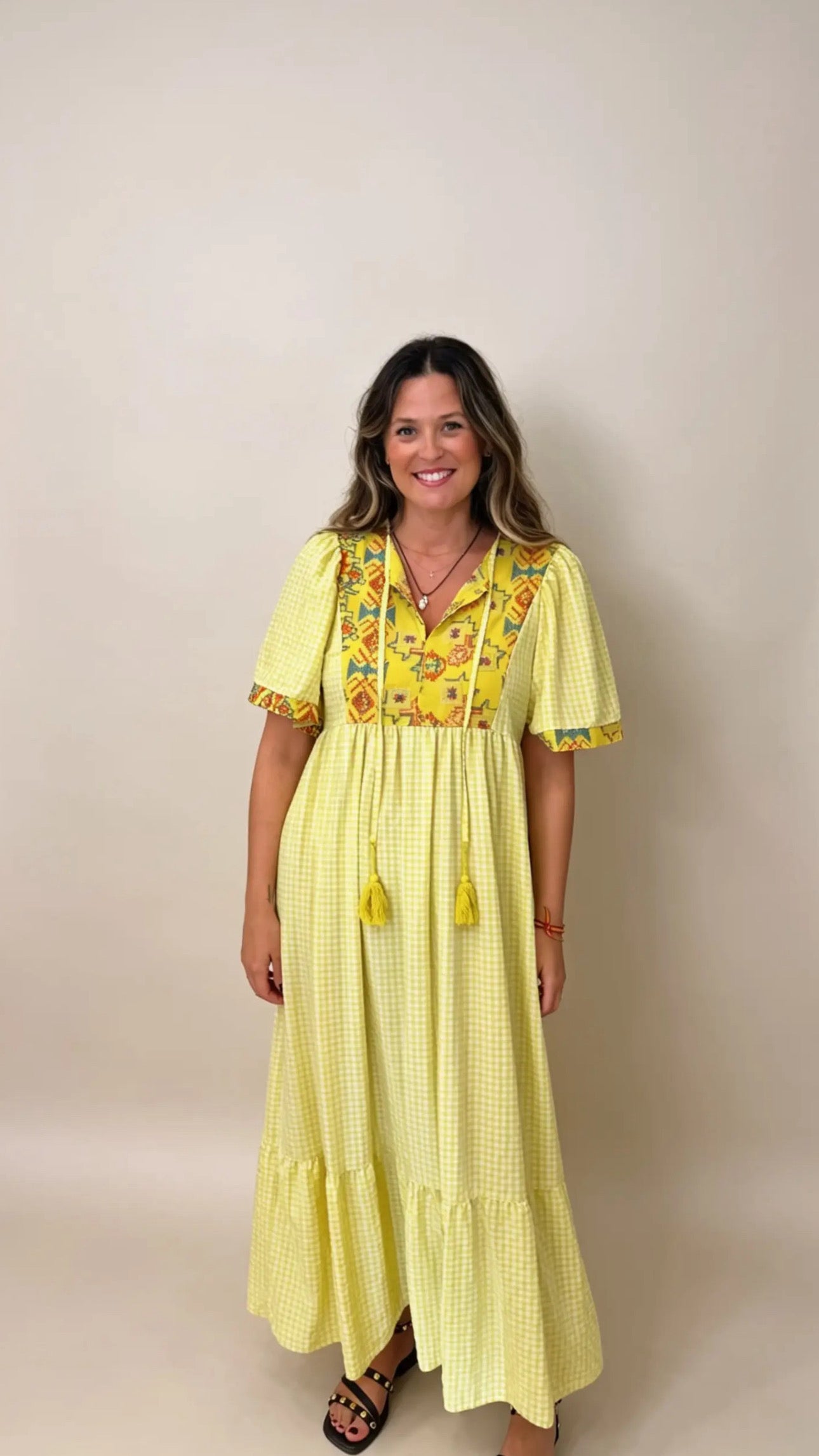VESTIDO VICHY BORDADO