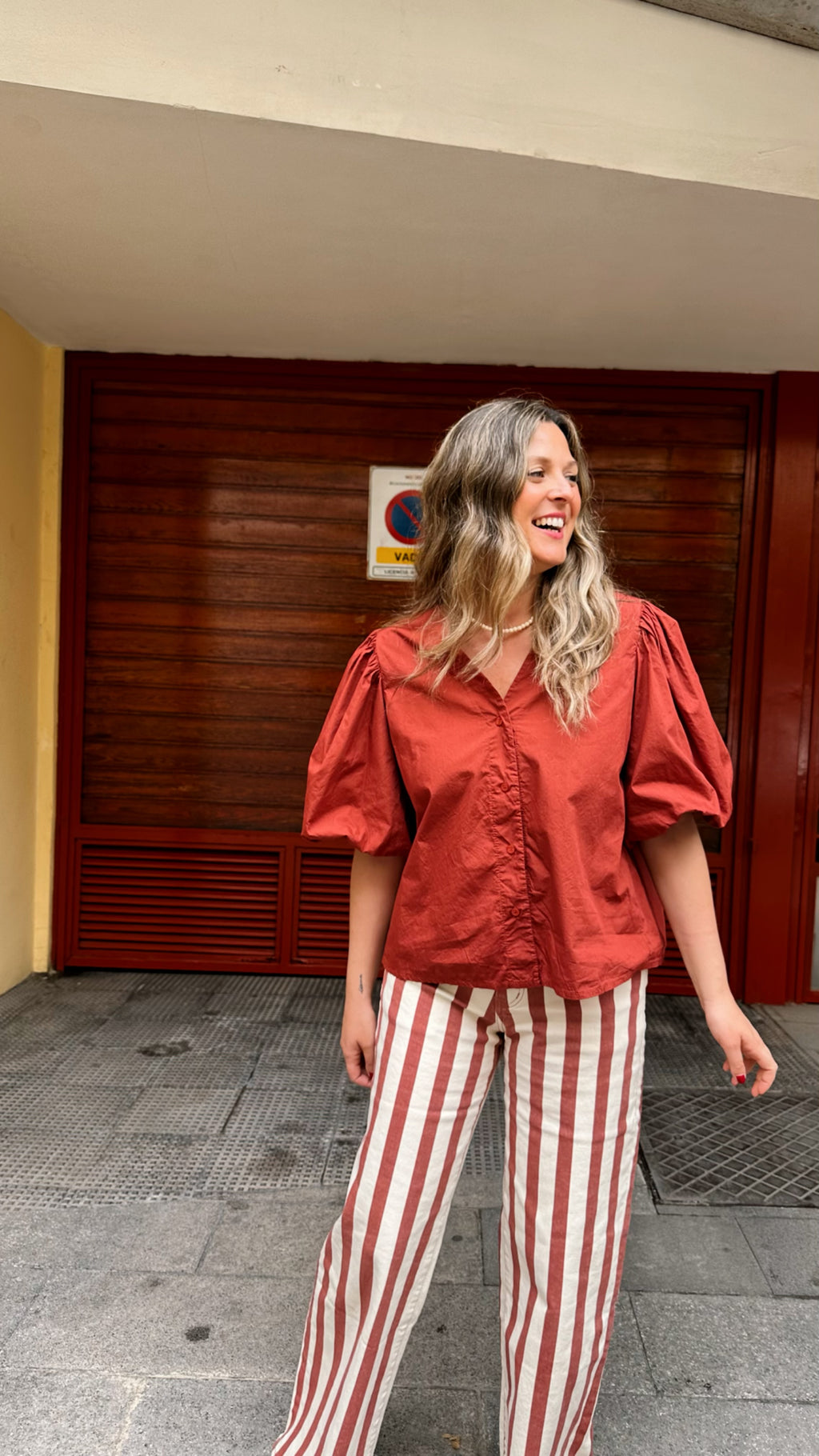 BLUSA PICO MANGA ABULLONADA