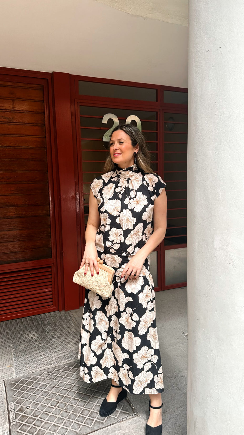 FALDA CORTE FLOR CONJUNTO BEIGE NEGRO