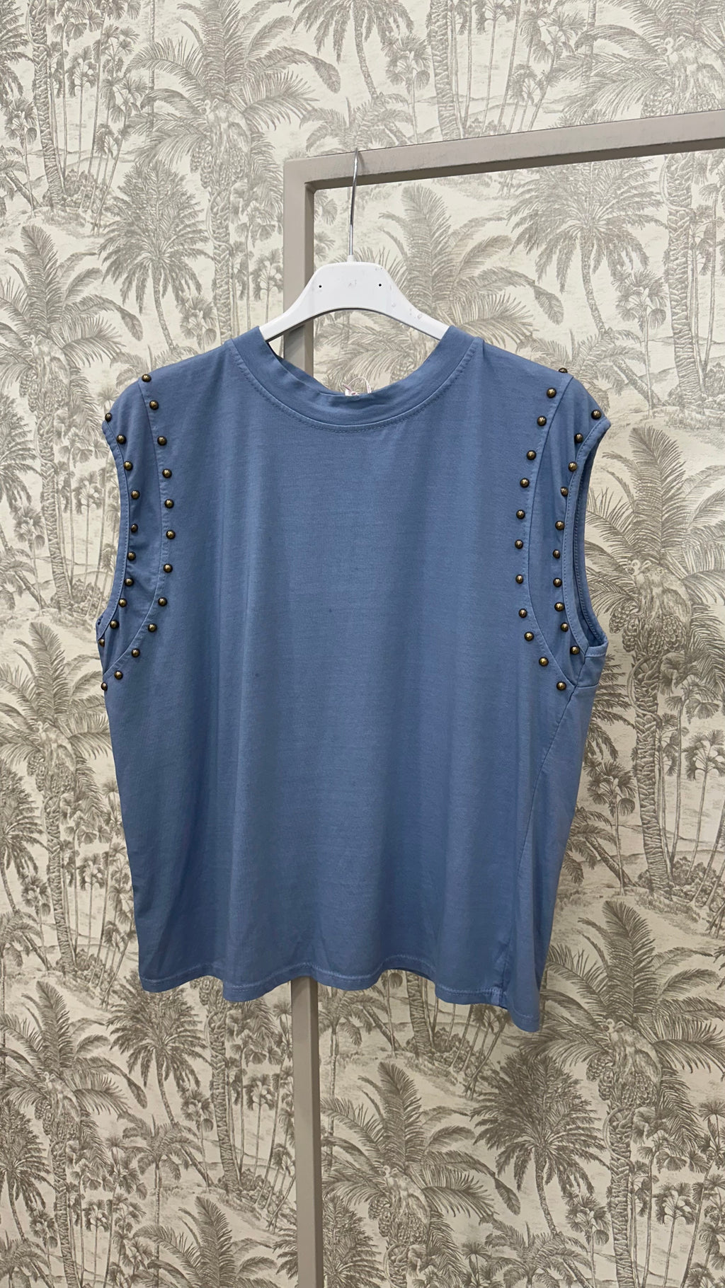 CAMISETA TACHUELAS SISA
