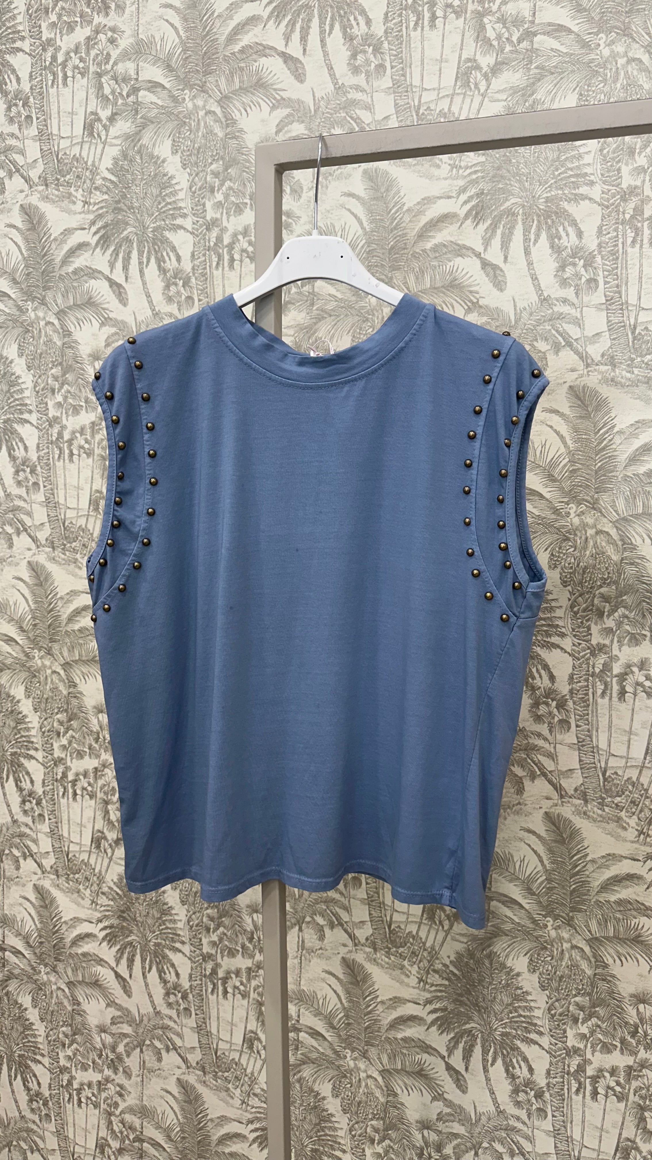 CAMISETA TACHUELAS SISA