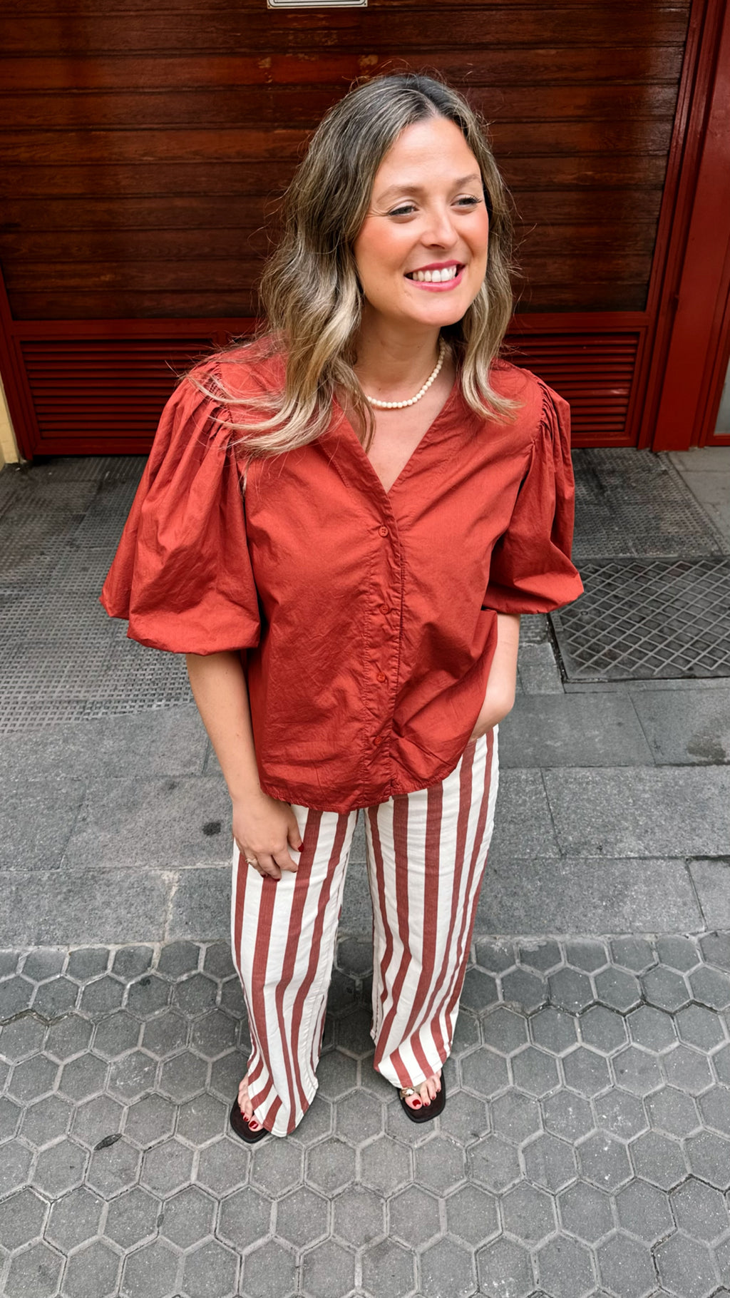 BLUSA PICO MANGA ABULLONADA