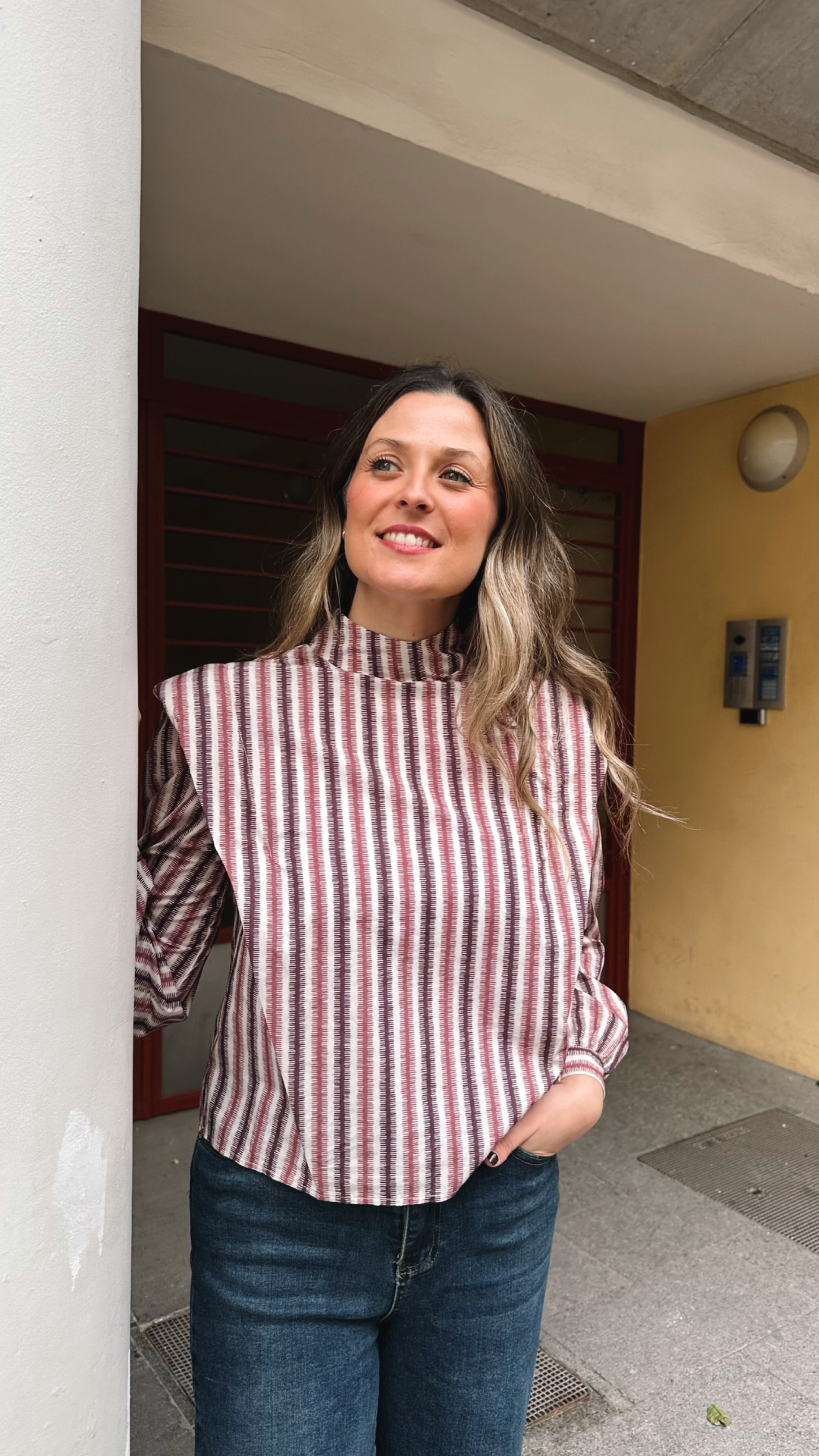 BLUSA RAYAS HOMBRERAS