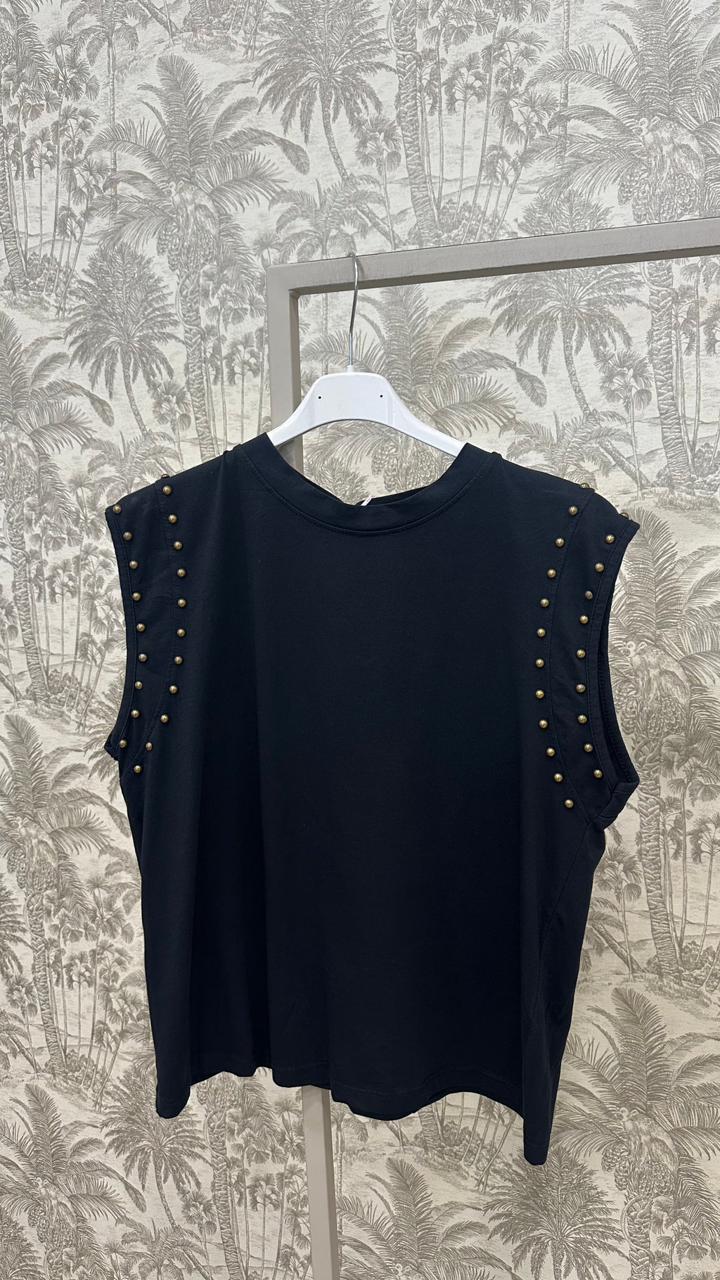 CAMISETA TACHUELAS SISA