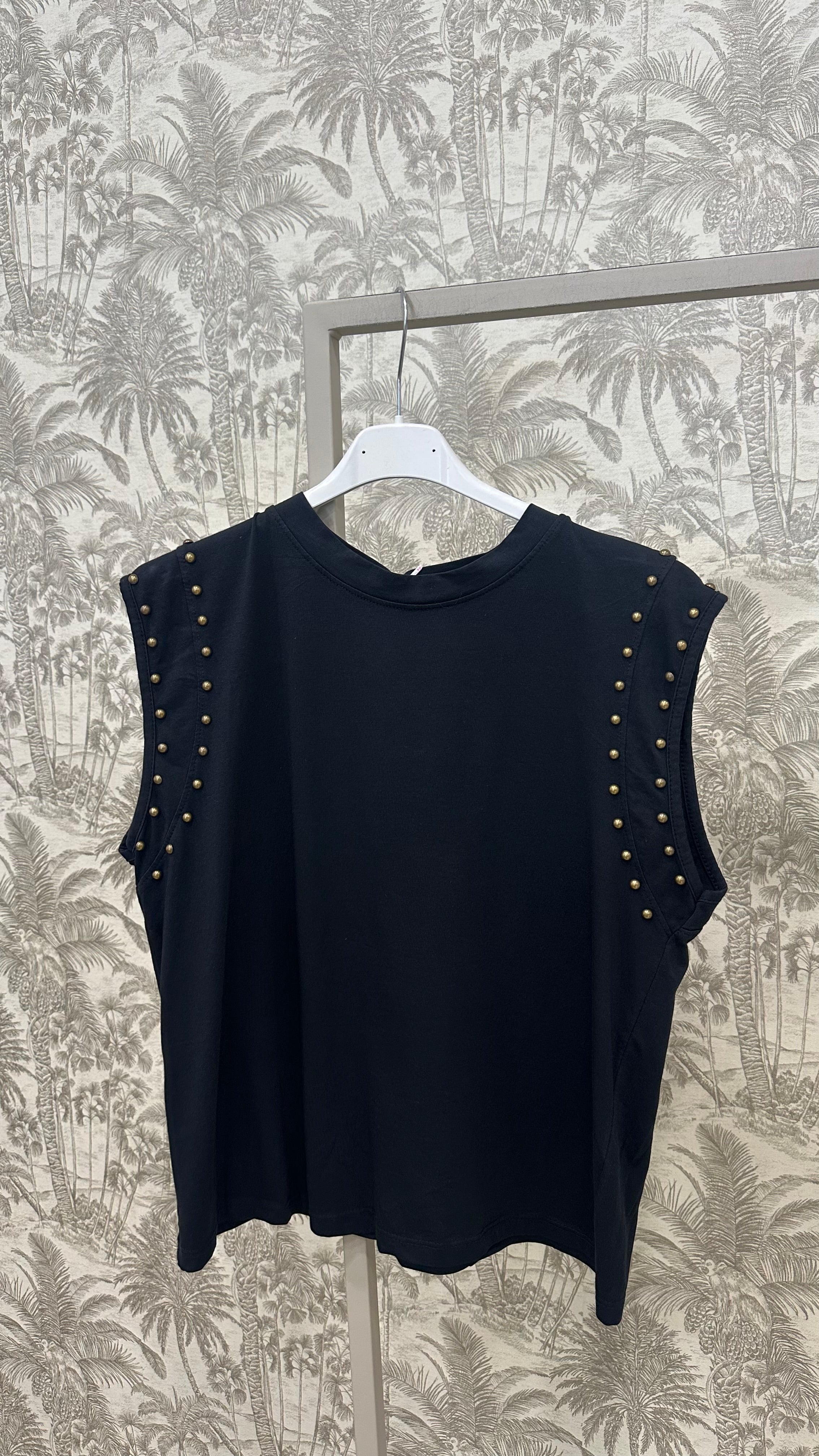 CAMISETA TACHUELAS SISA