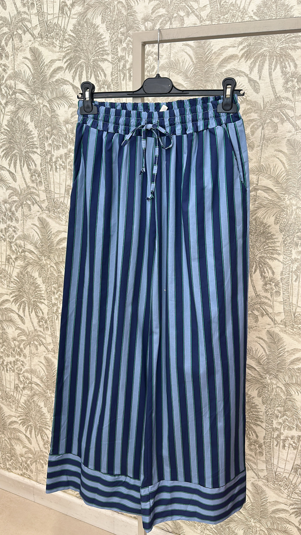PANTALÓN RAYAS CORTE BAJO