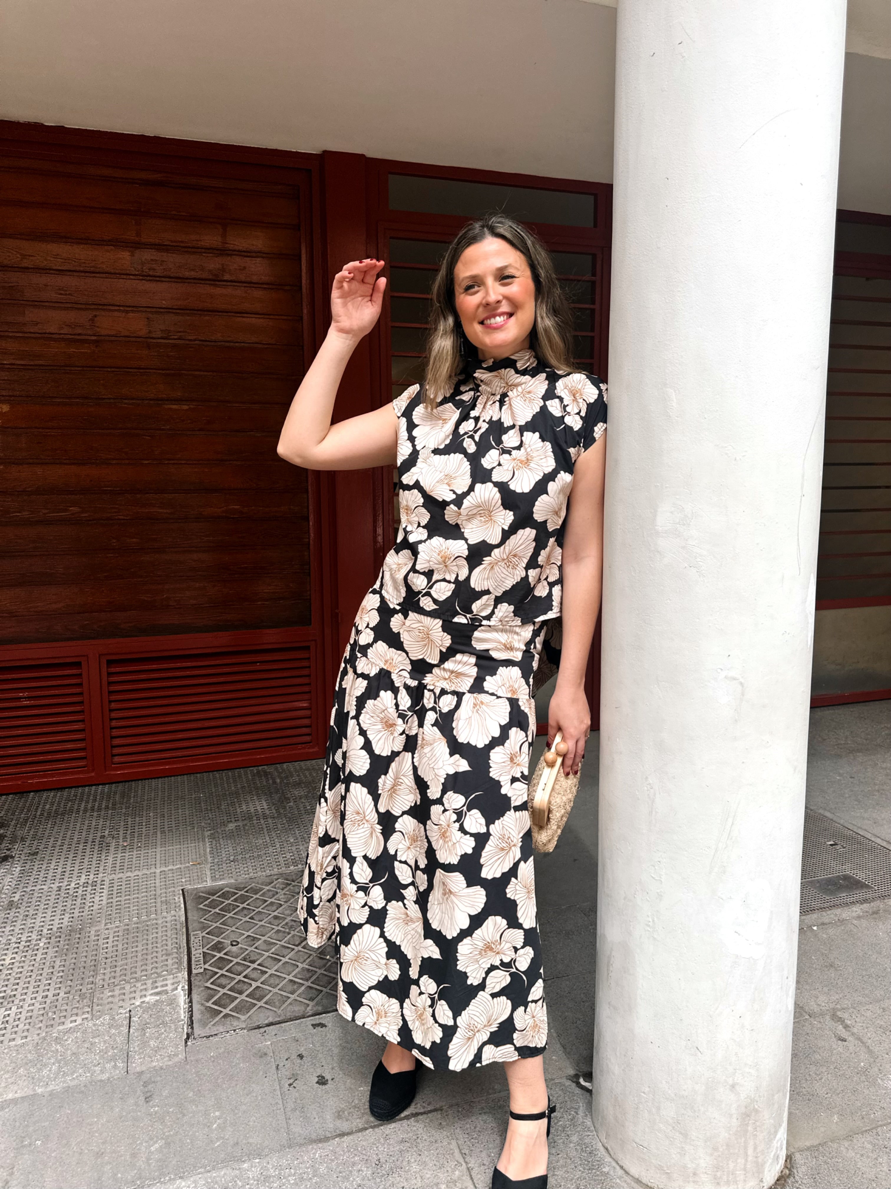 FALDA CORTE FLOR CONJUNTO BEIGE NEGRO