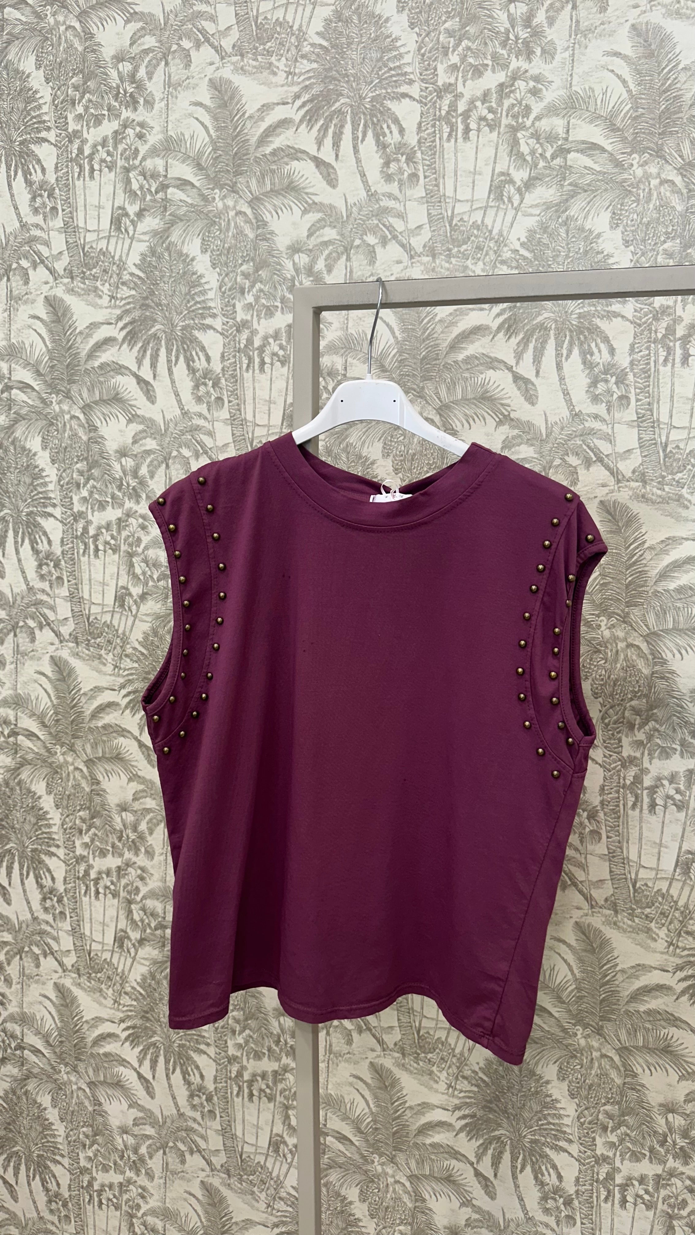 CAMISETA TACHUELAS SISA