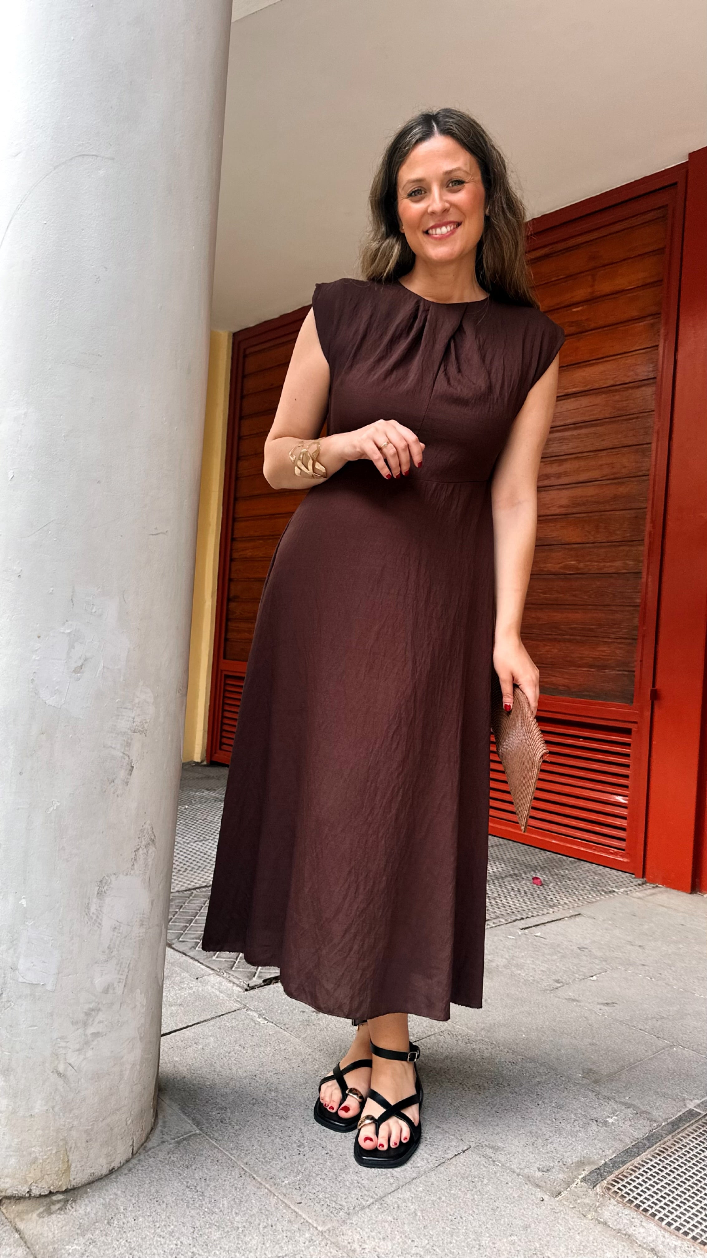 VESTIDO BÁSICO NUDO FRONTAL ESCOTE