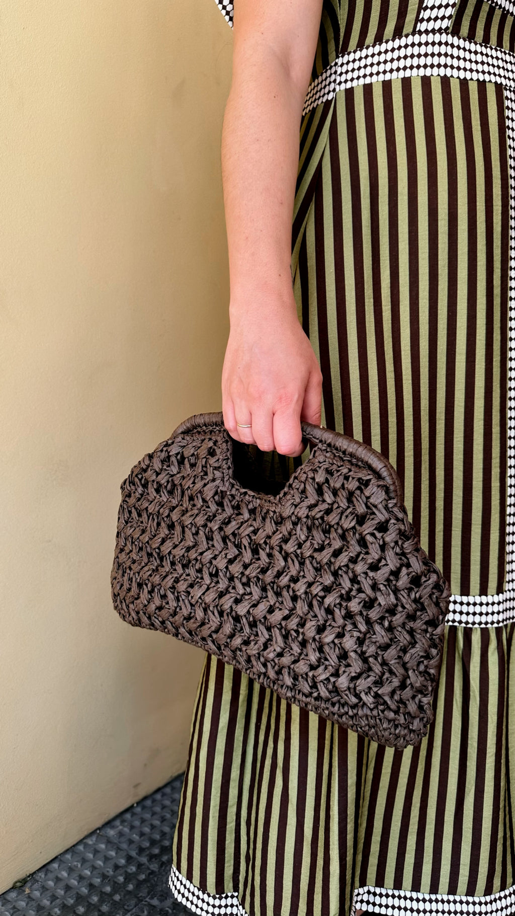 BOLSO PAPEL CLUTCH MARRÓN