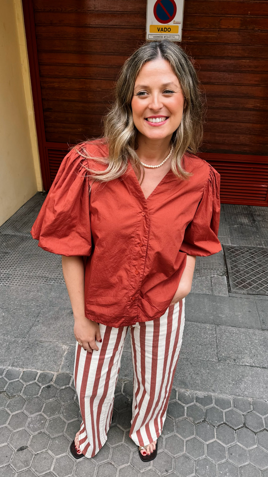 BLUSA PICO MANGA ABULLONADA
