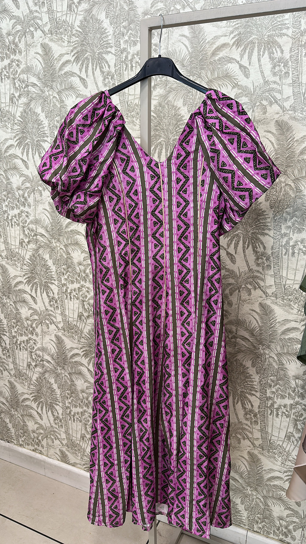 VESTIDO RIBETE ESTAMPADO MANGA CORTA  ABULLONADA