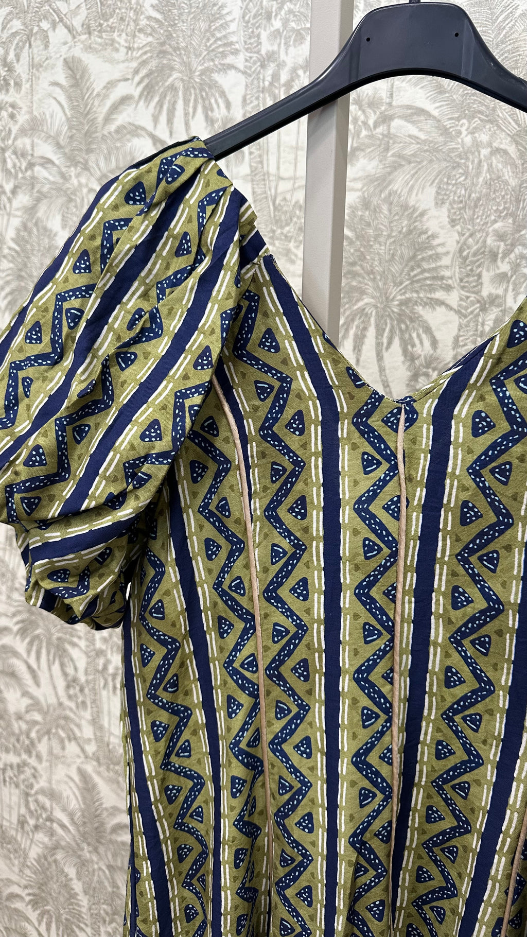 VESTIDO RIBETE ESTAMPADO MANGA CORTA  ABULLONADA