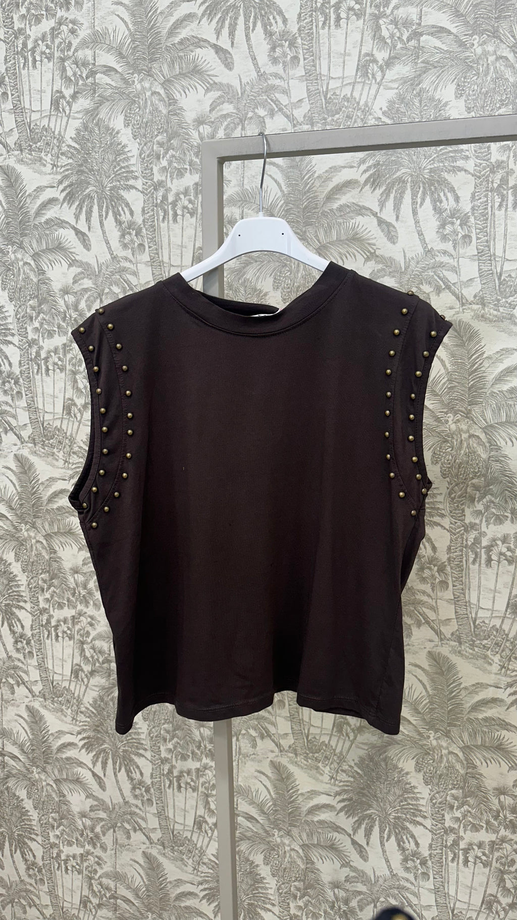 CAMISETA TACHUELAS SISA