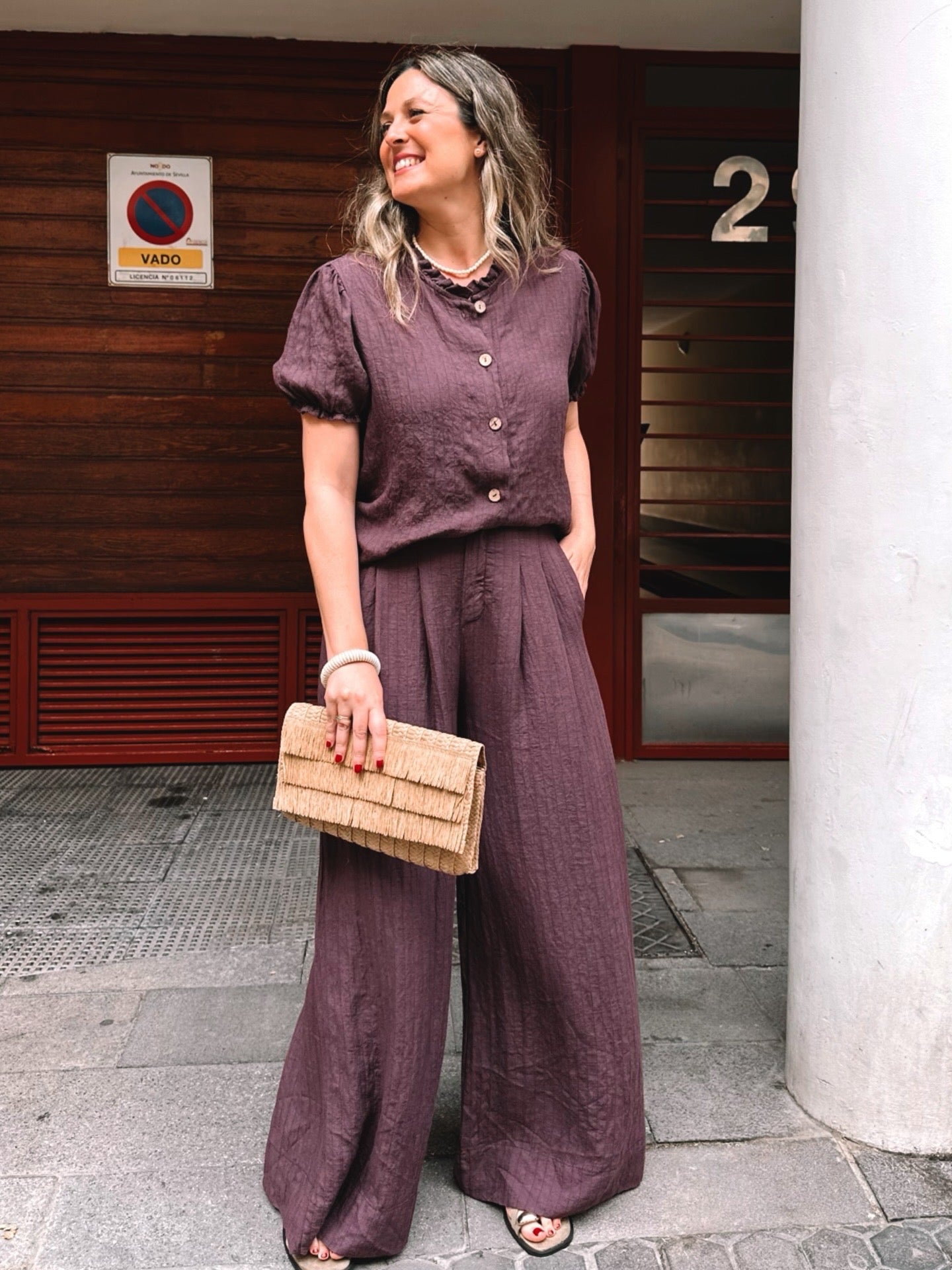 PANTALÓN LÍNEA PESPUNTE PINZAS